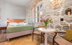 Captain's Guest House